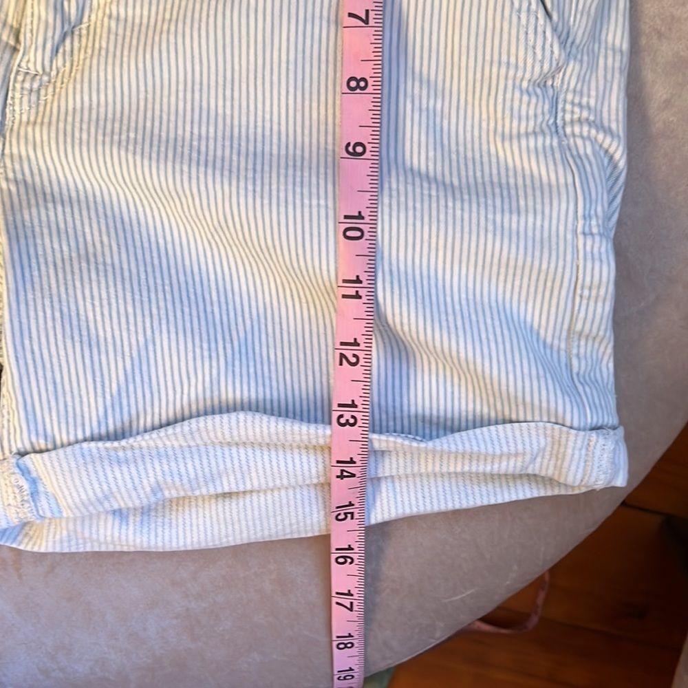 Levi’s Blue *Railroad Striped* Cuffed Jean Shorts Sz 31 - Picture 8 of 10